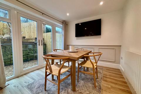4 bedroom semi-detached house for sale, Alsfeld Way, High Peak SK22
