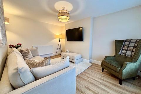 4 bedroom semi-detached house for sale, Alsfeld Way, High Peak SK22
