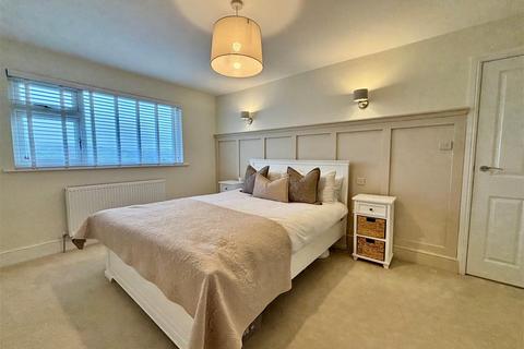 4 bedroom semi-detached house for sale, Alsfeld Way, High Peak SK22