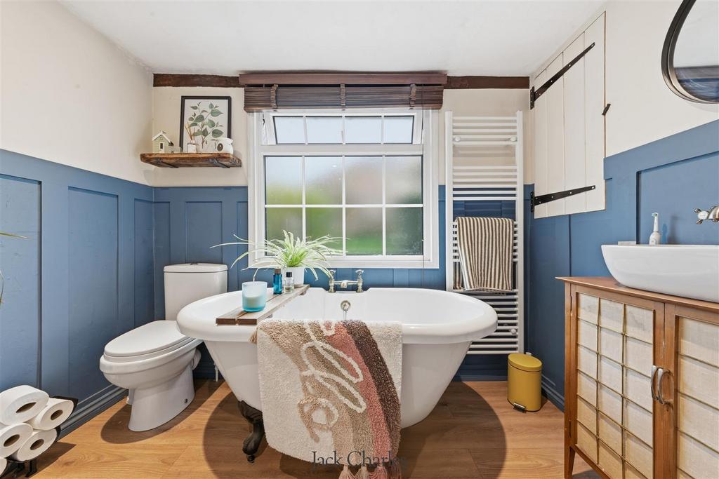 84 Pembury Road-8.jpg