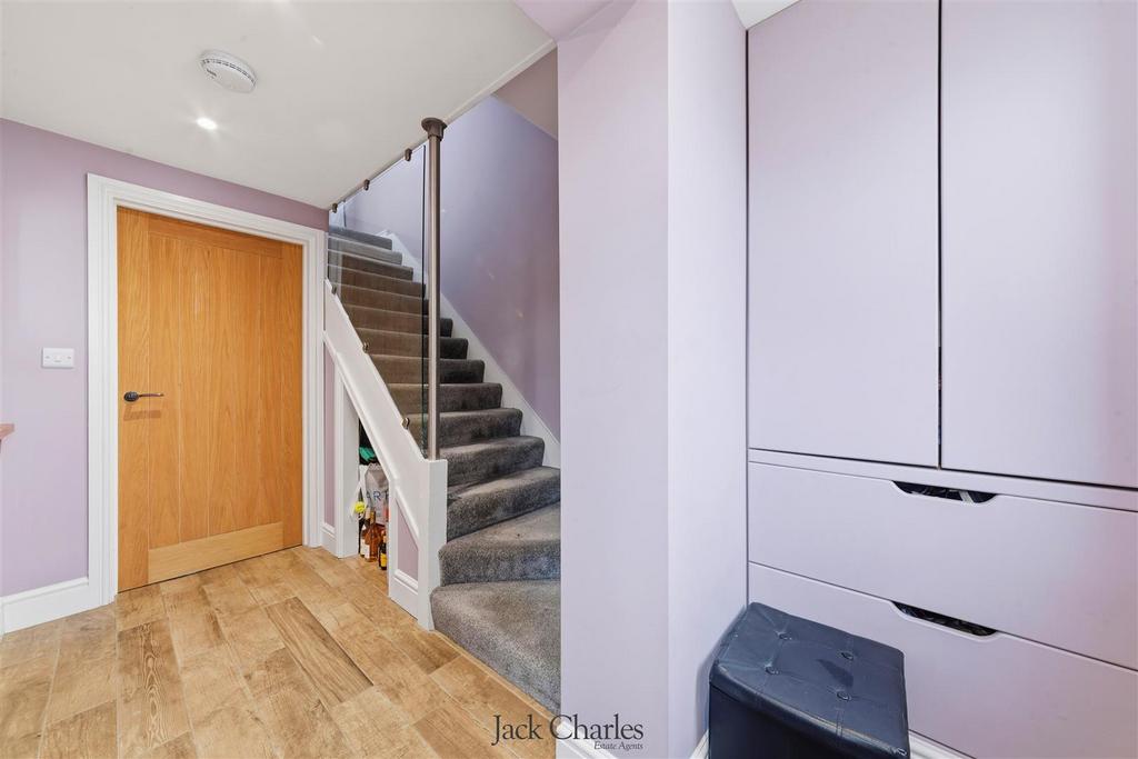 39 Gainsborough Gardens-15.jpg
