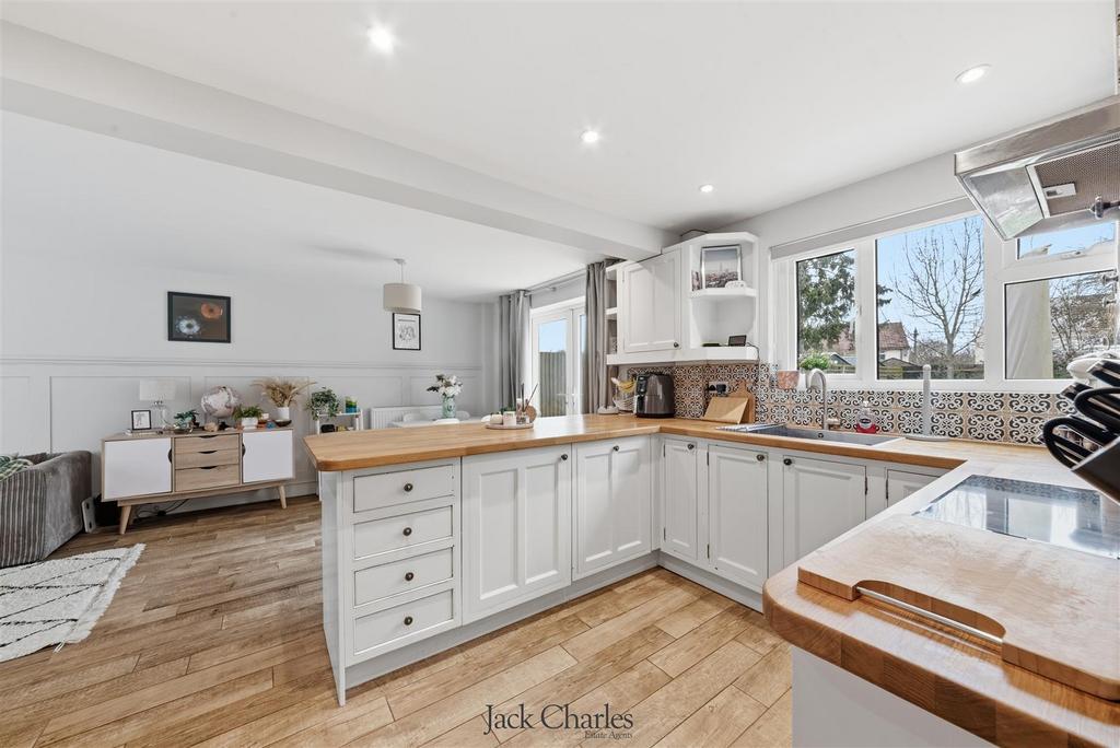 39 Gainsborough Gardens-26.jpg