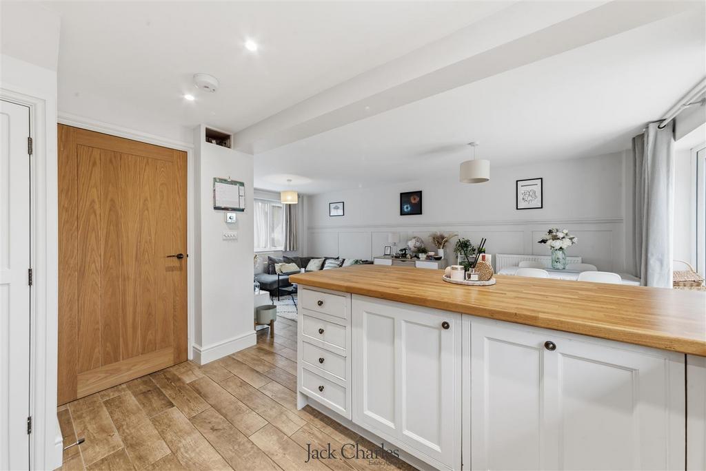 39 Gainsborough Gardens-29.jpg