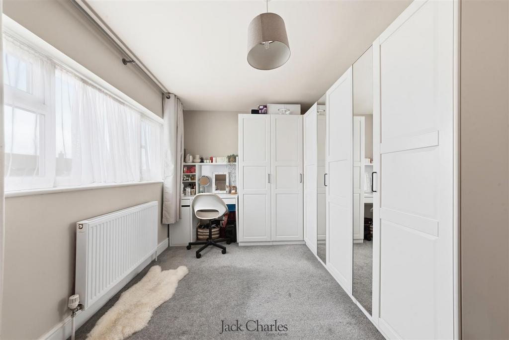 39 Gainsborough Gardens-9.jpg