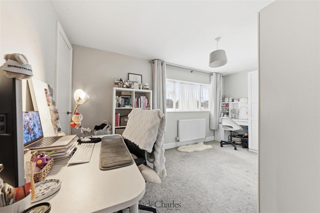 39 Gainsborough Gardens-11.jpg