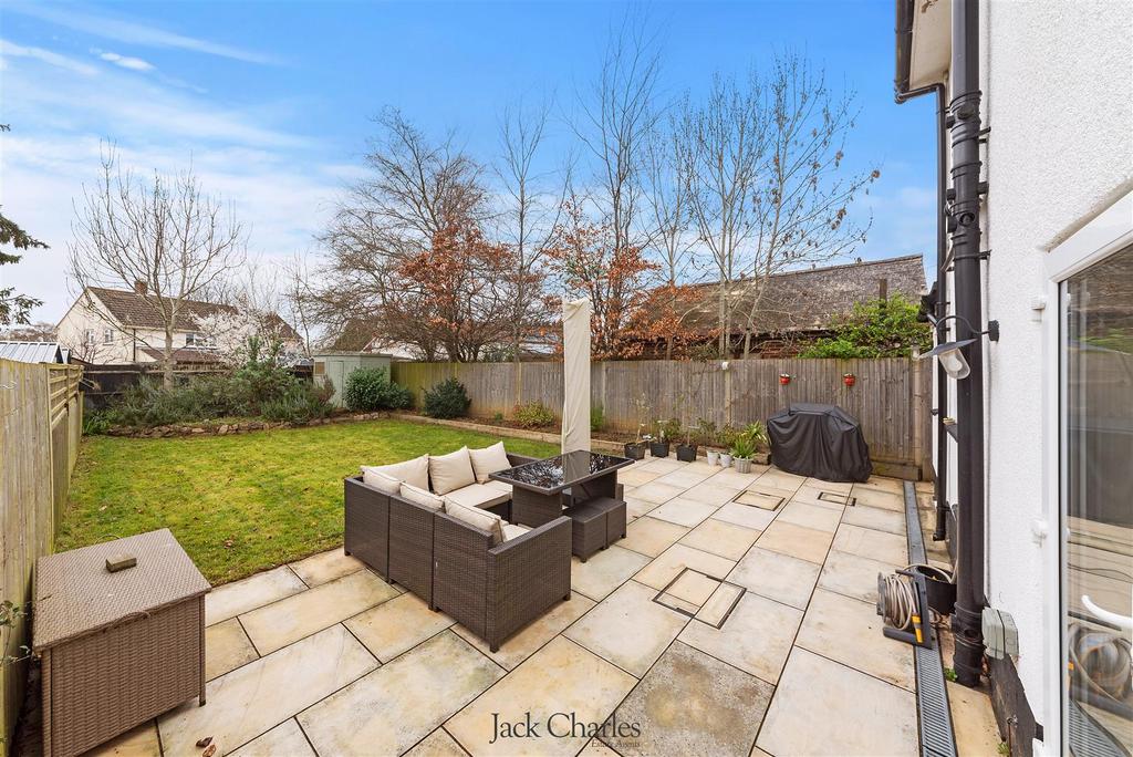 39 Gainsborough Gardens-44.jpg