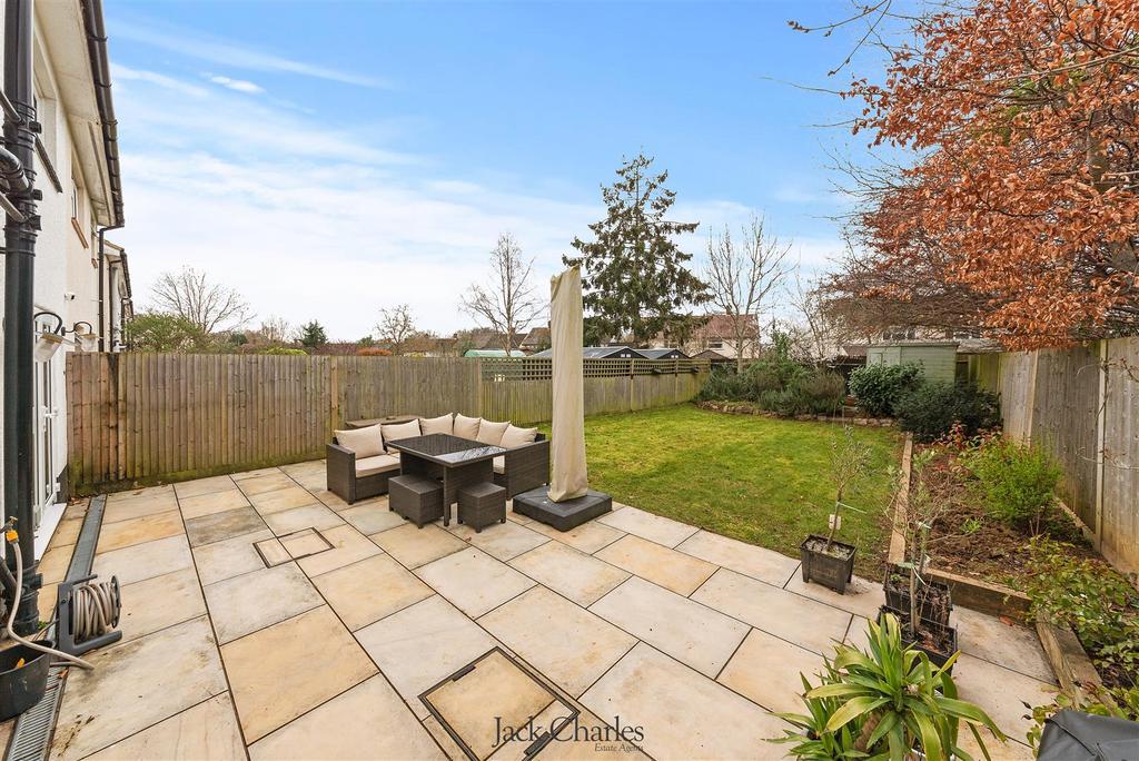 39 Gainsborough Gardens-45.jpg