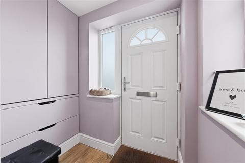 3 bedroom semi-detached house for sale, Gainsborough Gardens, Tonbridge