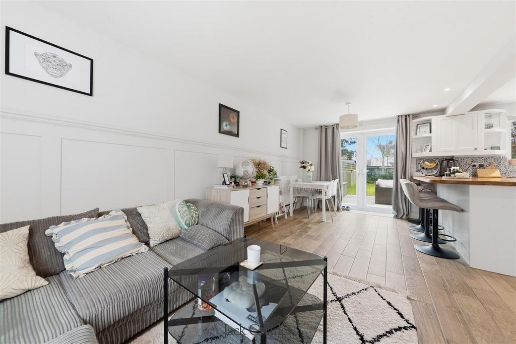 39 Gainsborough Gardens-19.jpg