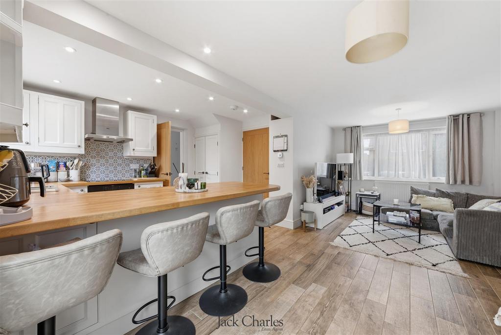 39 Gainsborough Gardens-22.jpg