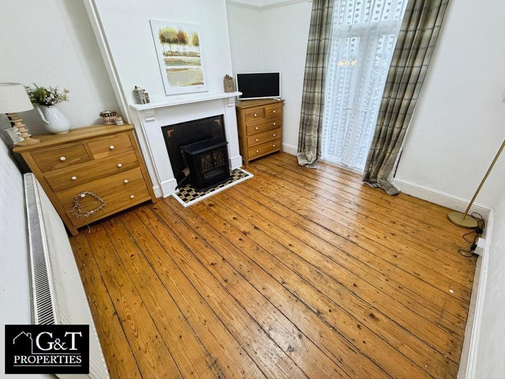 Second reception room (current state)