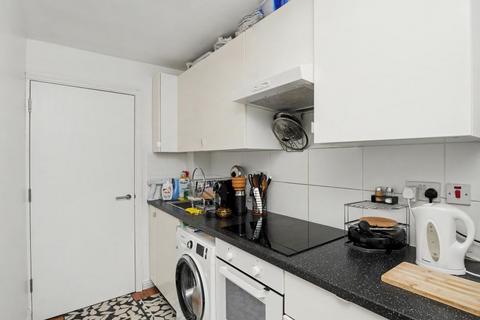 2 bedroom flat for sale, Wellwood Road, Ilford IG3