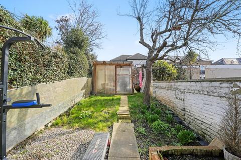 2 bedroom flat for sale, Wellwood Road, Ilford IG3