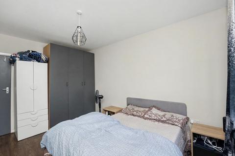 1 bedroom flat for sale, Chigwell Road, London E18