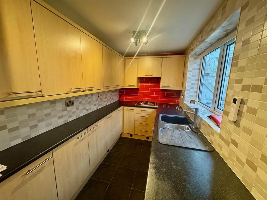 Kitchen 2.jpg