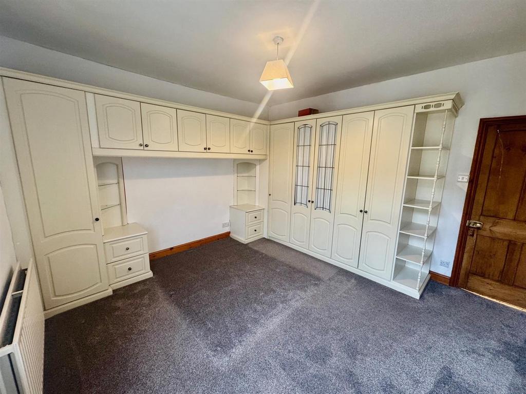Bedroom 1b.jpg