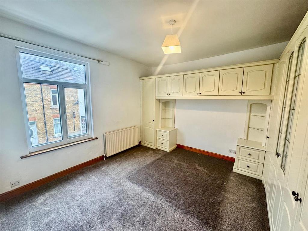 Bedroom 1.jpg