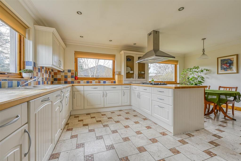 KITCHEN DINING 2.jpg