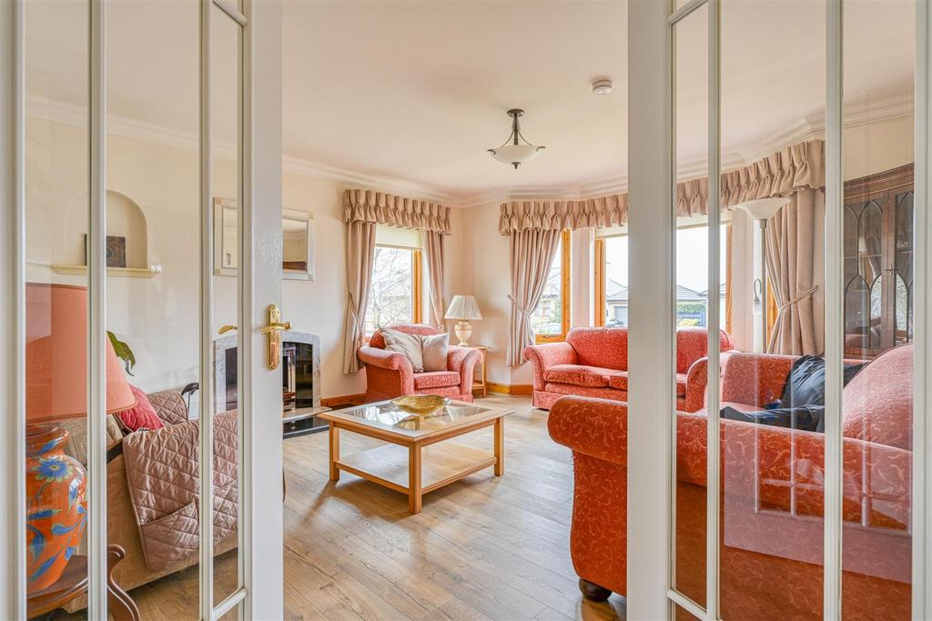 ENTRANCE TO LOUNGE .jpg