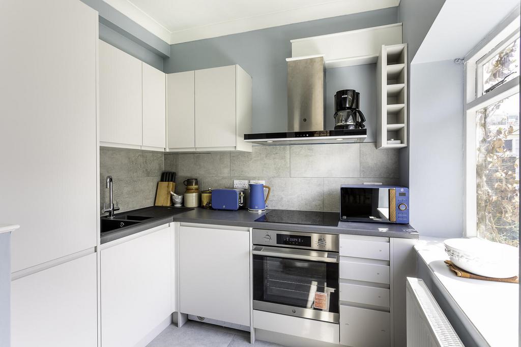 RBAZ -Flat 3, first floor,35 St. Charles Square W1