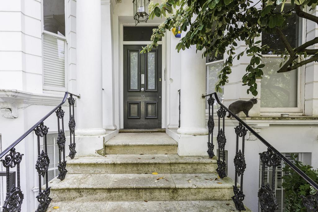 RBAZ -Flat 3, first floor,35 St. Charles Square W1