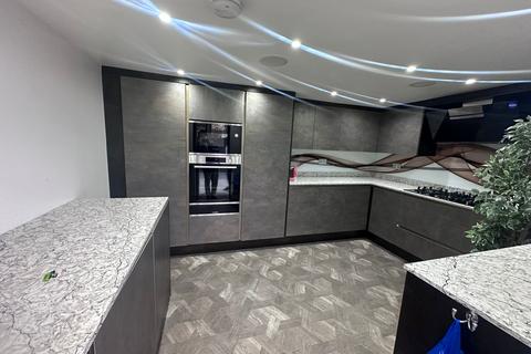 undefined, Broad Walk, Hounslow TW5