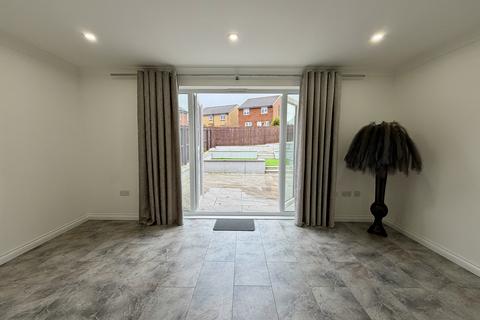 3 bedroom semi-detached house to rent, Finlaggan Place, Kilmarnock KA3