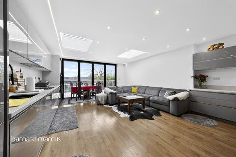 3 bedroom end of terrace house for sale, Woodhouse Road, London