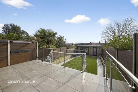 3 bedroom end of terrace house for sale, Woodhouse Road, London