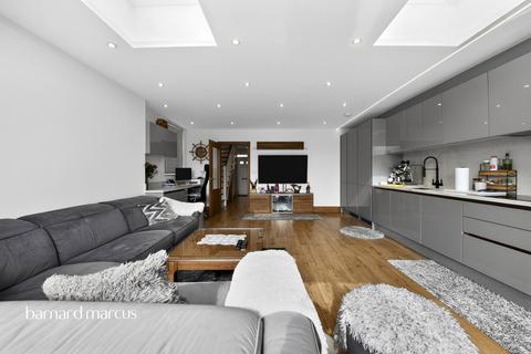3 bedroom end of terrace house for sale, Woodhouse Road, London