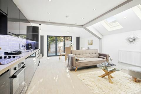 2 bedroom flat to rent, Leythe Road, London, W3