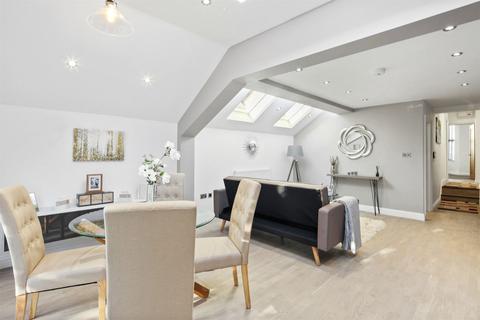 2 bedroom flat to rent, Leythe Road, London, W3