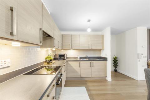 2 bedroom apartment to rent, Empire Way, Wembley, HA9 0HL