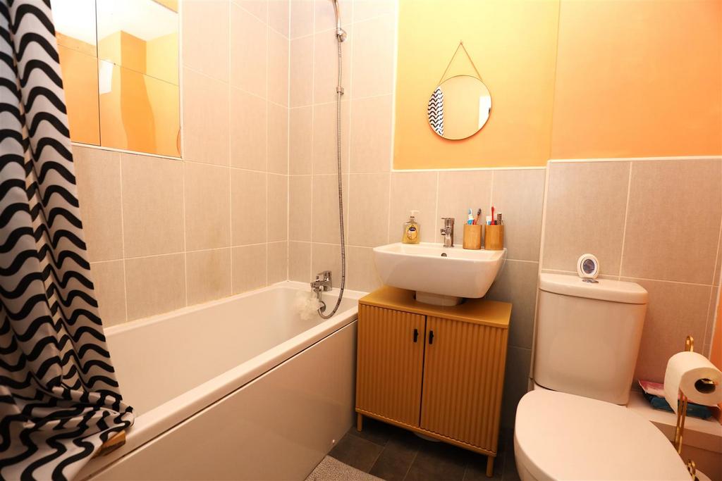 3 r5 a8673.jpg