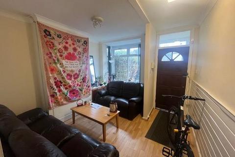4 bedroom semi-detached house to rent, St. Edwards Road, Birmingham B29