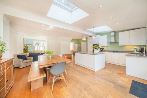 4 bedroom end of terrace house for sale, Yew Tree Road, London W12