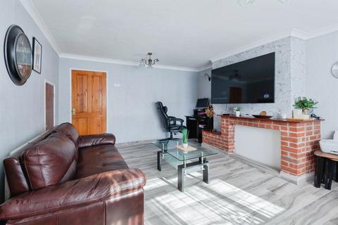 4 bedroom terraced house for sale, Twickenham Road, Leicester