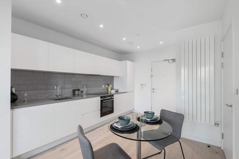 Studio to rent, Rendal Way, London, E16