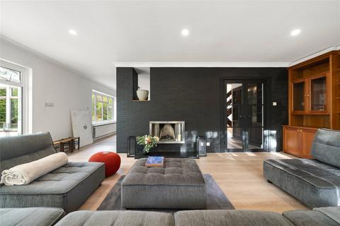 5 bedroom detached house to rent, Montrose Gardens, Oxshott, Leatherhead, Surrey, KT22