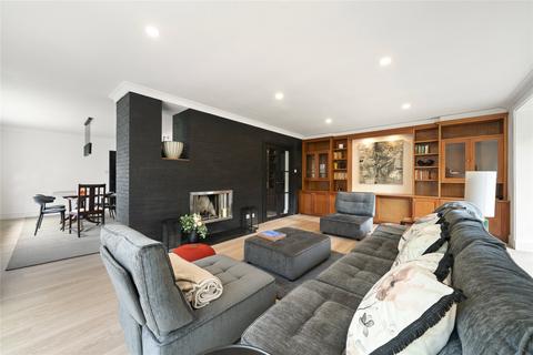 5 bedroom detached house to rent, Montrose Gardens, Oxshott, Leatherhead, Surrey, KT22