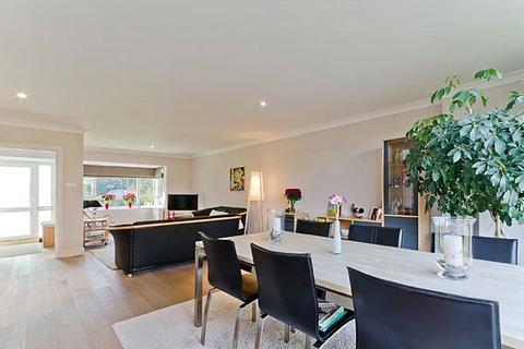 undefined, Cambridge Park, St Margarets, TW1