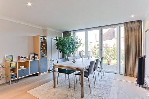undefined, Cambridge Park, St Margarets, TW1