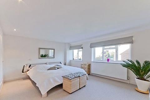 undefined, Cambridge Park, St Margarets, TW1