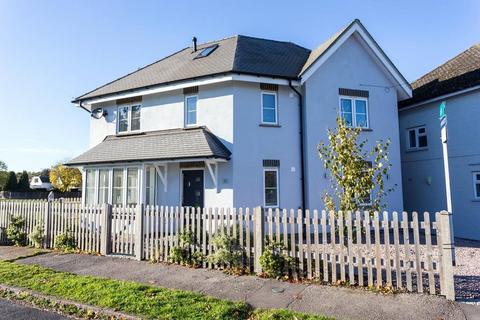4 bedroom detached house to rent, Beechmont Avenue, Virginia Water, Surrey, GU25