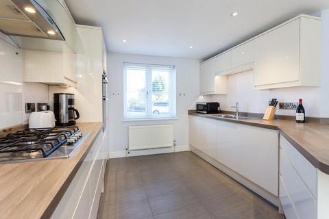 4 bedroom detached house to rent, Beechmont Avenue, Virginia Water, Surrey, GU25