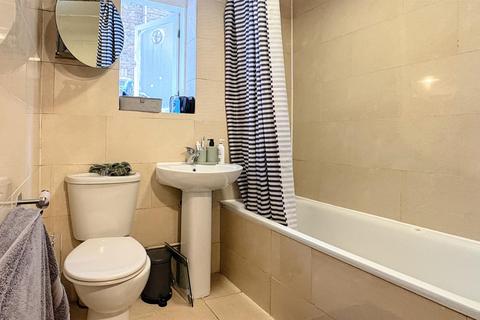 2 bedroom property to rent, Colville Terrace, London