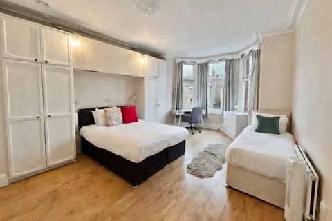 1 bedroom flat to rent, Madeley Road, London, W5