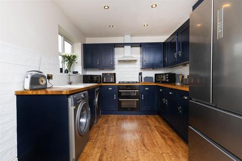 4 bedroom detached house for sale, Suffolk Rise, Huddersfield