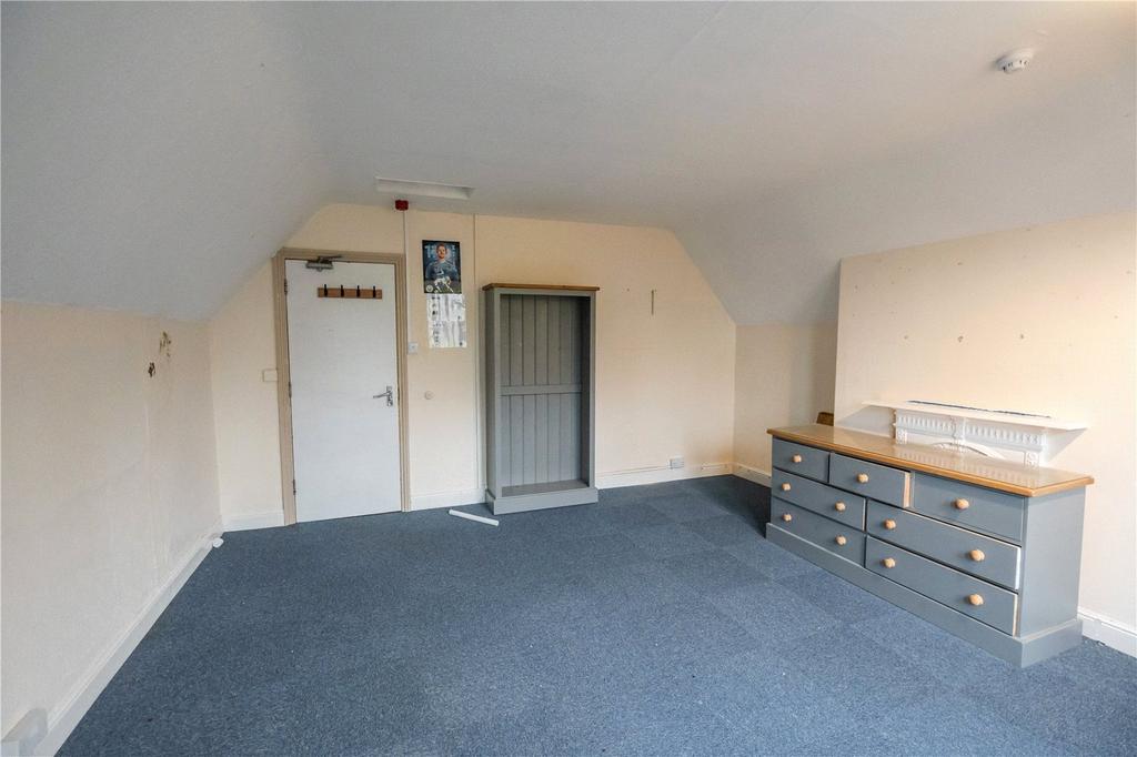 Bedroom 8 (2)