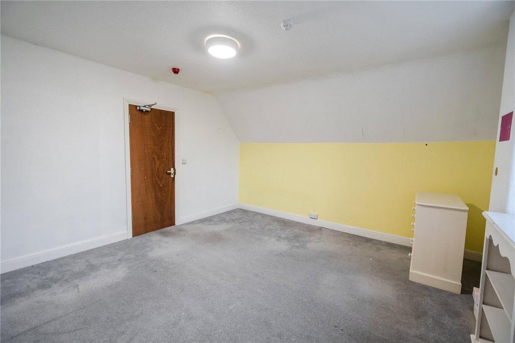 Bedroom 9 (2)